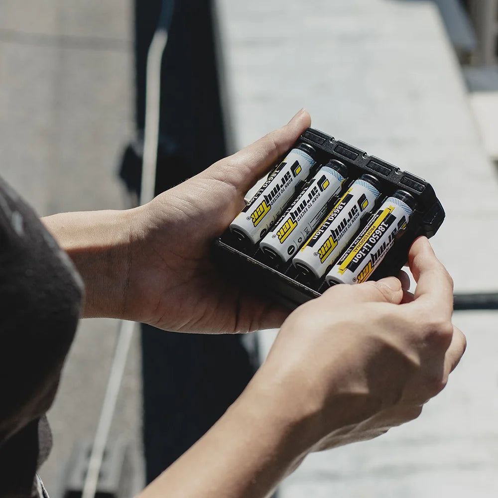 Akkulaturi Armytek Handy C4 Pro, 4 latauspaikkaa