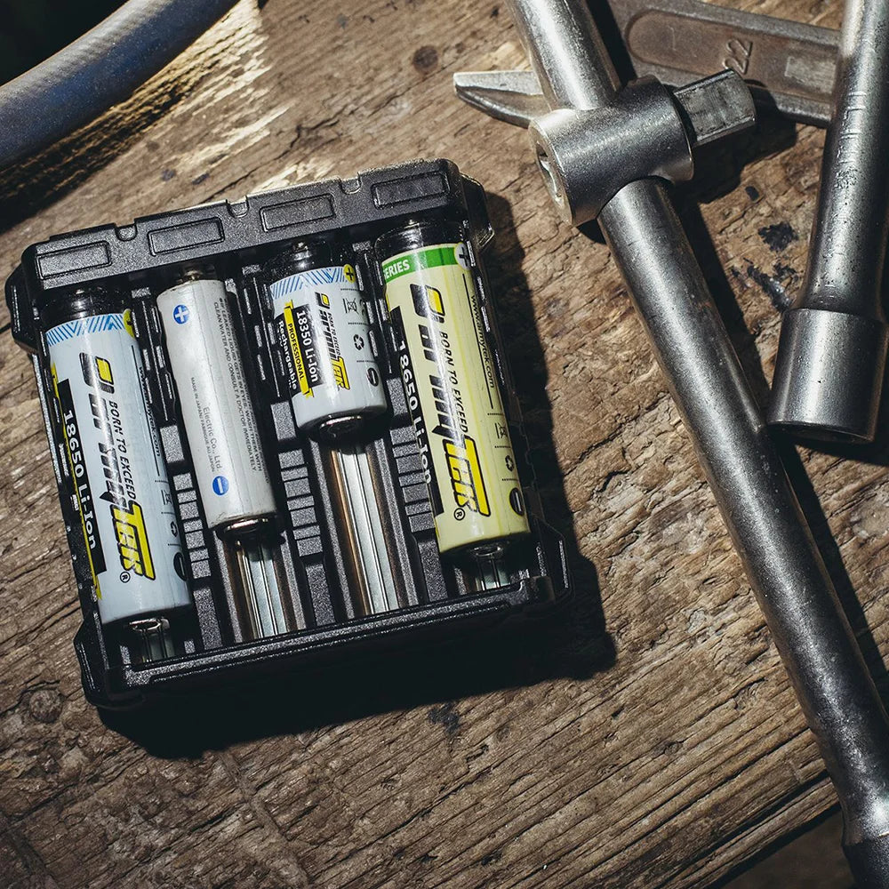 Akkulaturi Armytek Handy C4 Pro, 4 latauspaikkaa