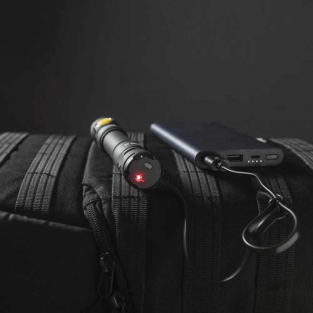 Taskulamppu Armytek Partner C2 Magnet USB Kylmä Sävy 1100 lm