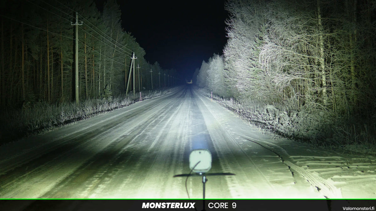 Monsterlux Core 9 LED-lisävalo Mustalla Rungolla